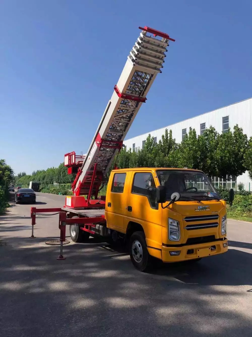 禹王台附近的云梯车出租服务：轻松解决高空作业需求