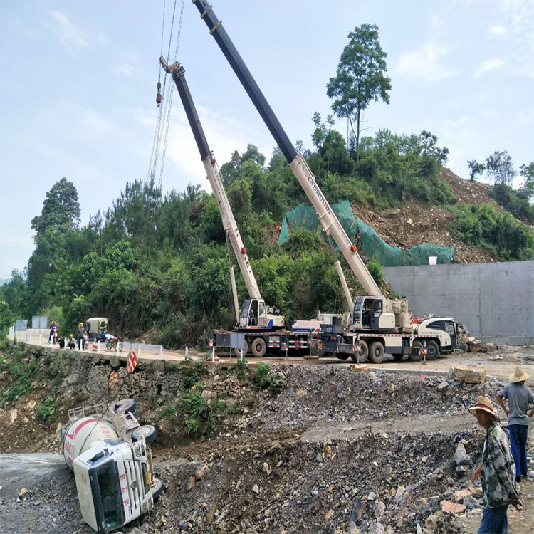 禹王台汽车掉沟里叫吊车救援要多少钱